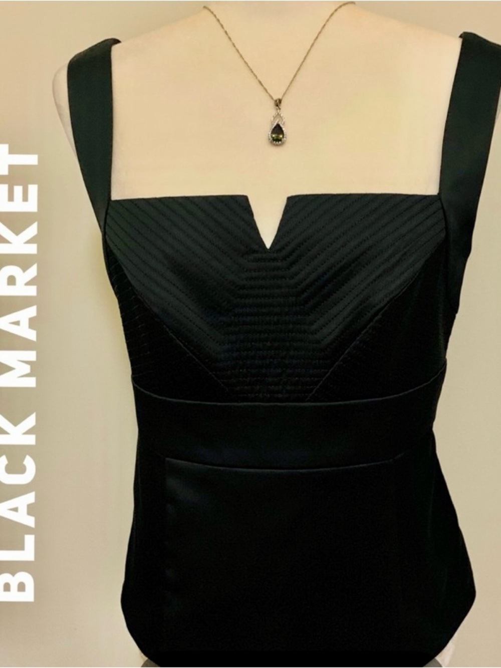 🌺White House Black Market never worn Sleeveless Top with Square Neck size 10